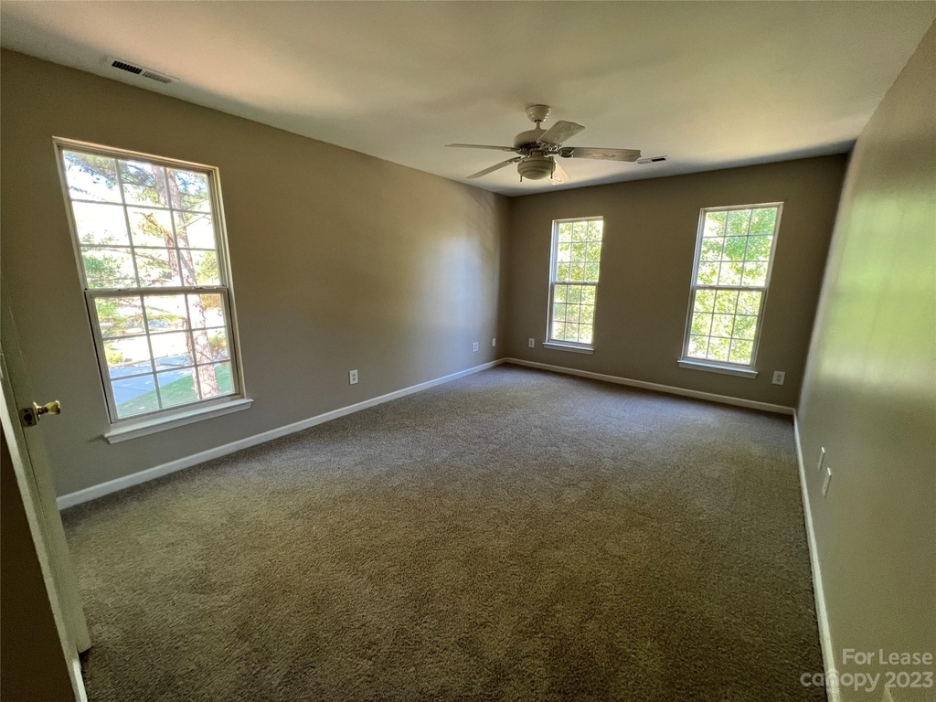 15643 Donnington Drive - Photo 10