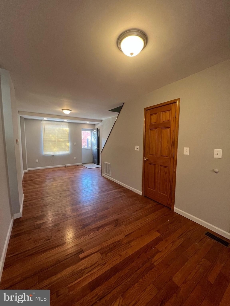 2615 E Madison Street - Photo 8