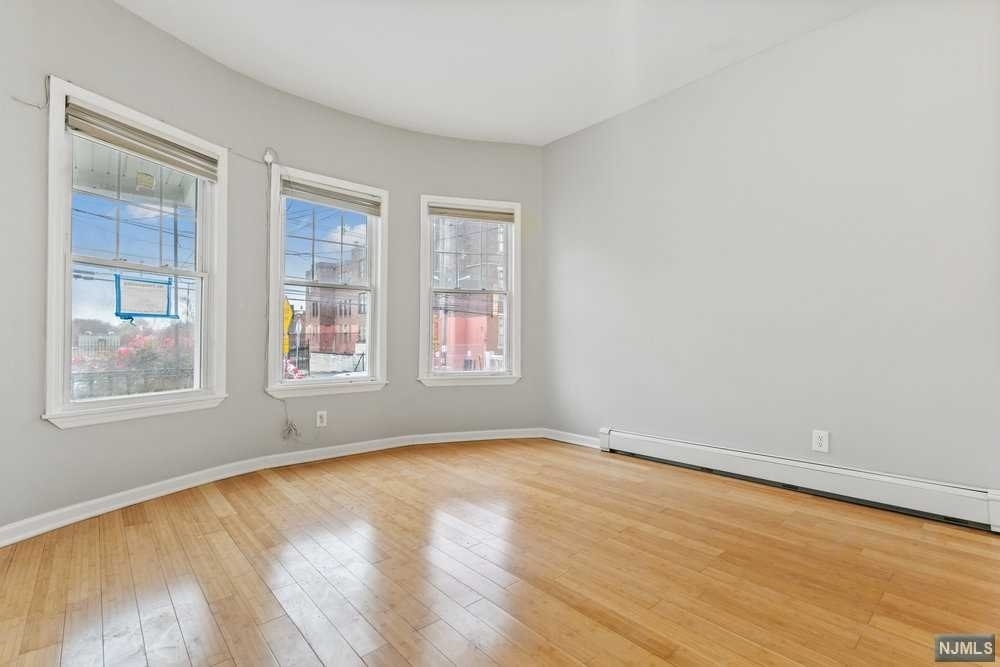 267 Summer Avenue - Photo 3