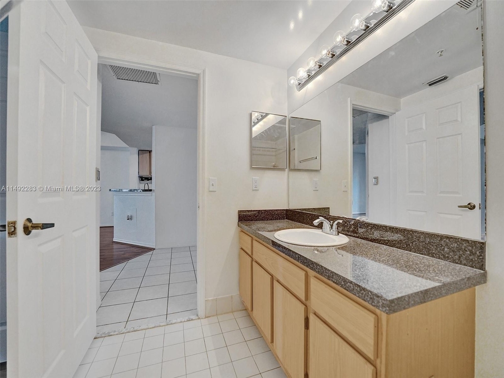 711 Sw 148th Ave - Photo 32