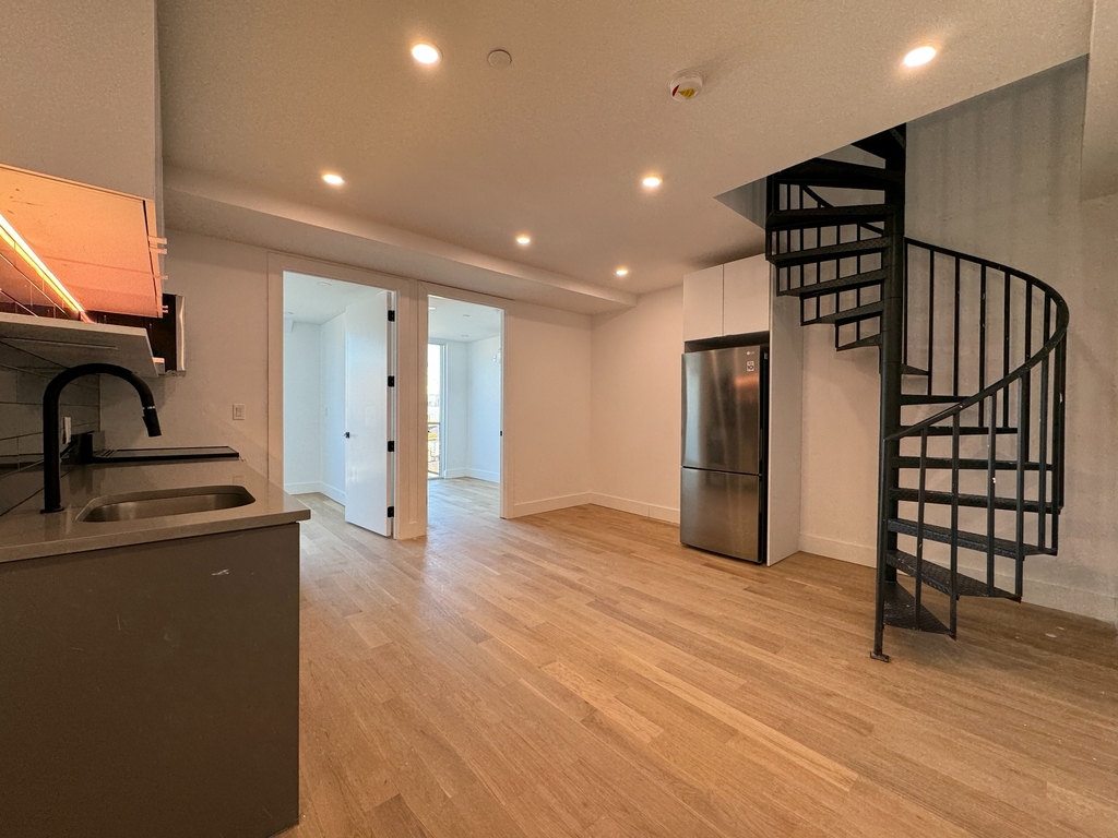 352 Meeker Avenue - Photo 2