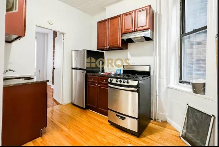 324 East 13th Street - Photo 2