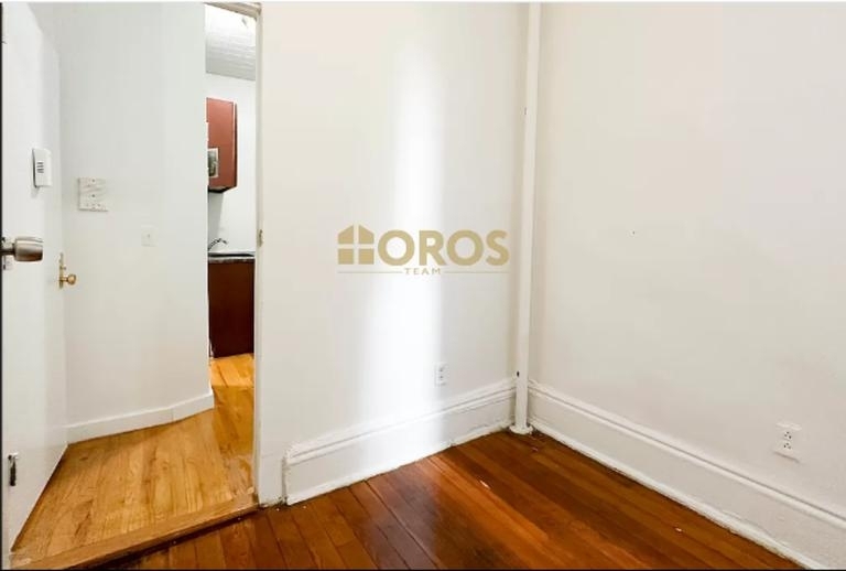 324 East 13th Street - Photo 4
