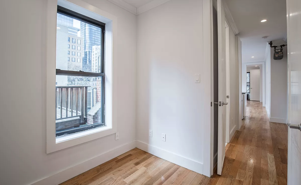 335 East 65th Street - Photo 6