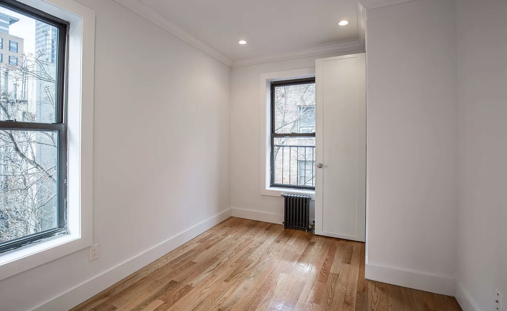 335 East 65th Street - Photo 9