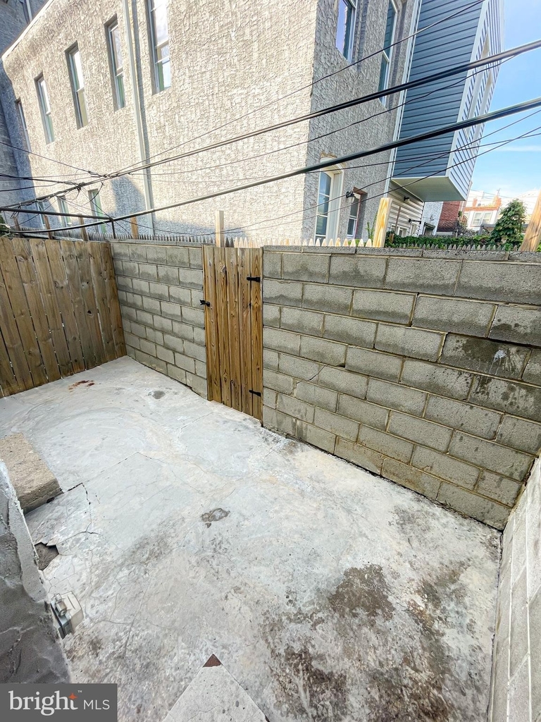 1421 Wharton Street - Photo 12