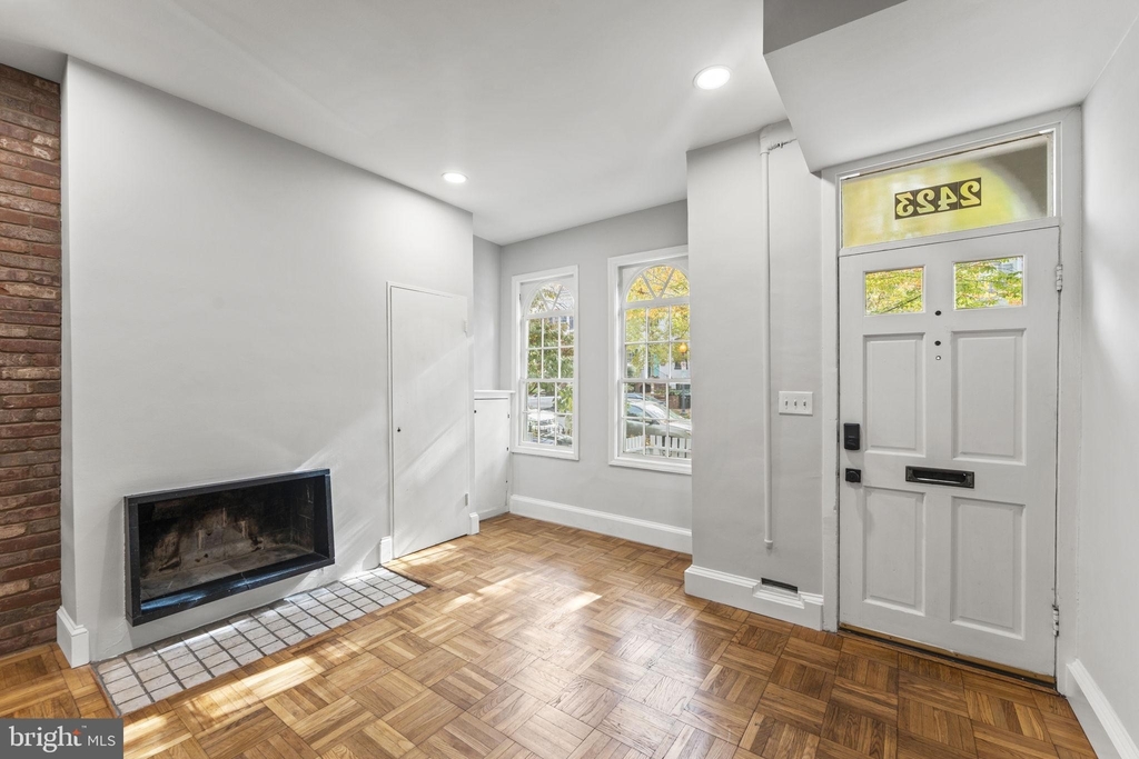 2423 I Street Nw - Photo 8