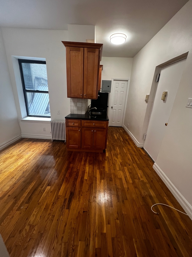 324 East 66th Street - Photo 4