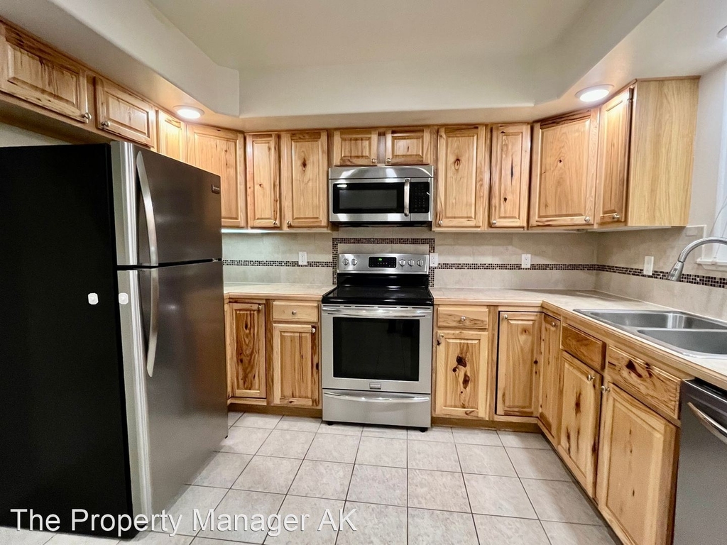 1555 Eielson St - Photo 3