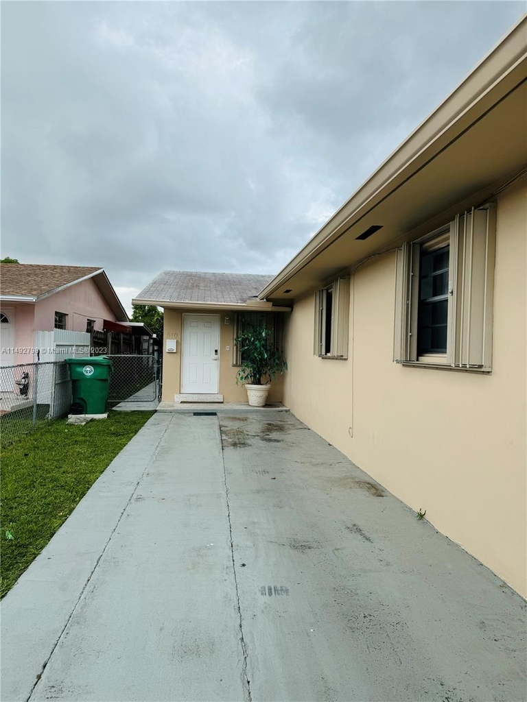 610 Nw 43rd - Photo 1