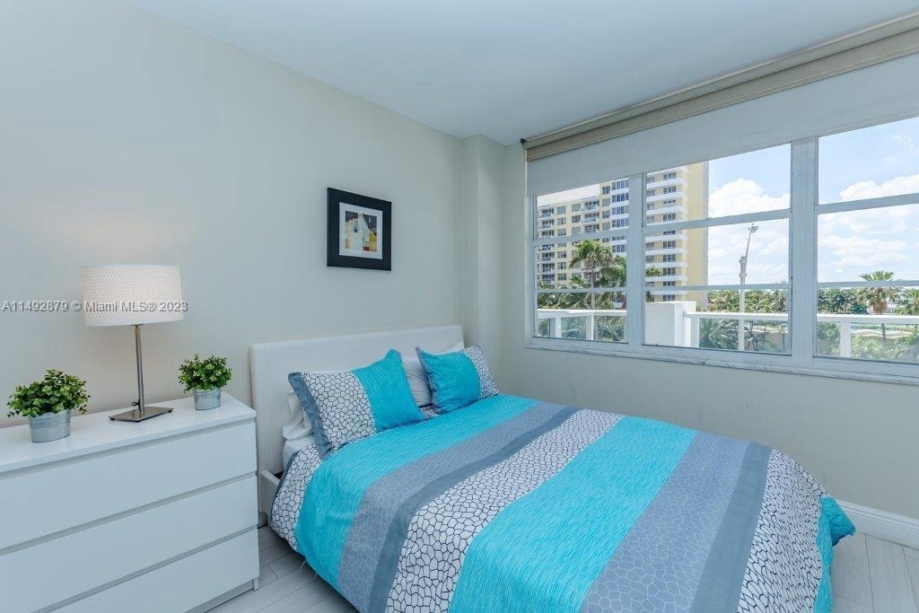 5601 Collins Ave - Photo 8