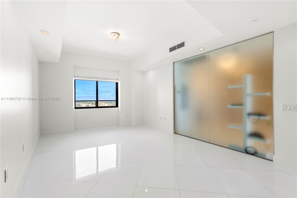 1100 Biscayne Blvd - Photo 17