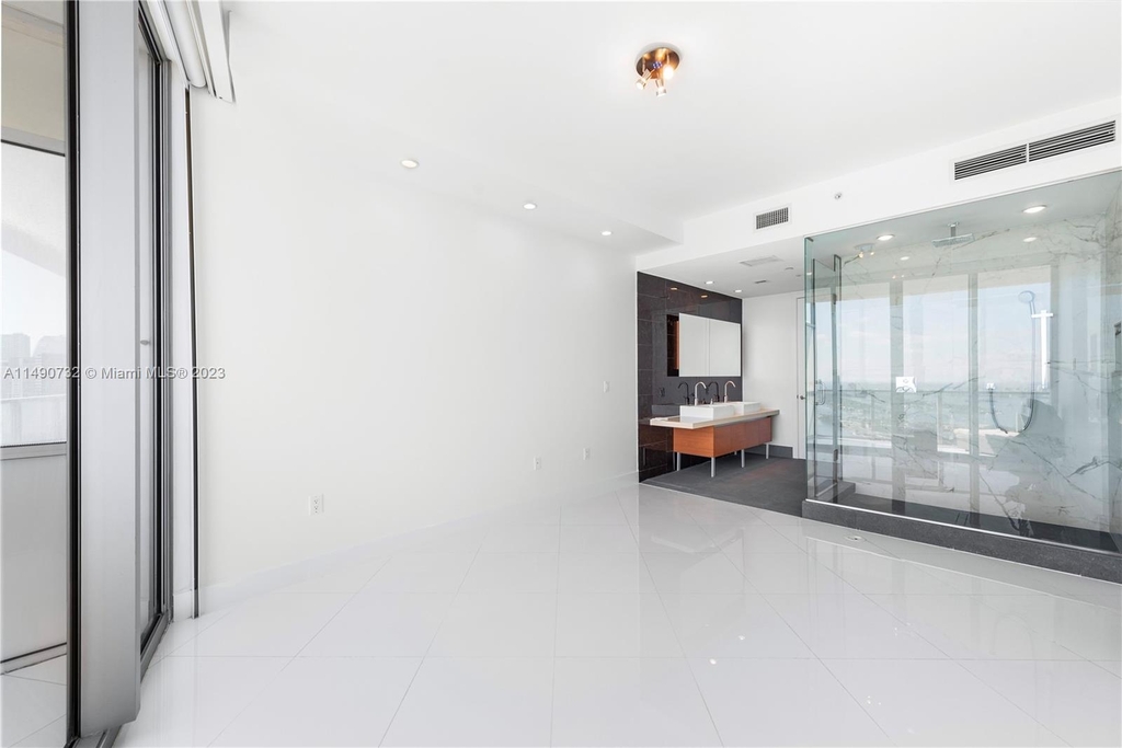 1100 Biscayne Blvd - Photo 18