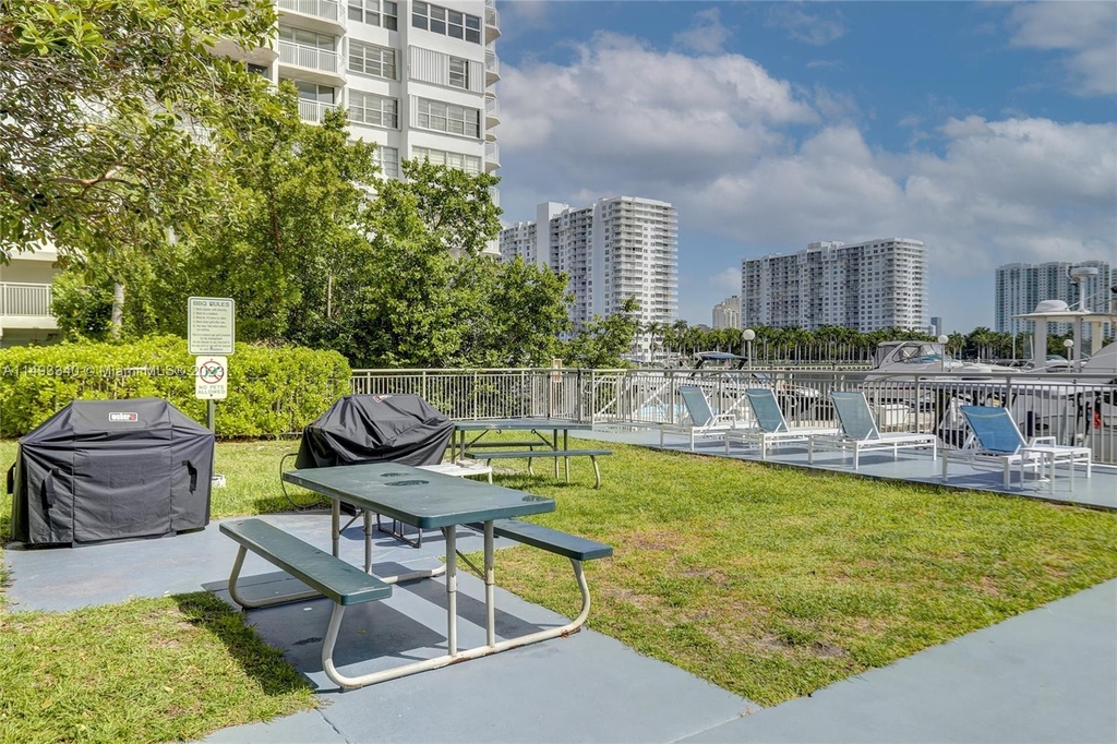 18021 Biscayne Blvd - Photo 28