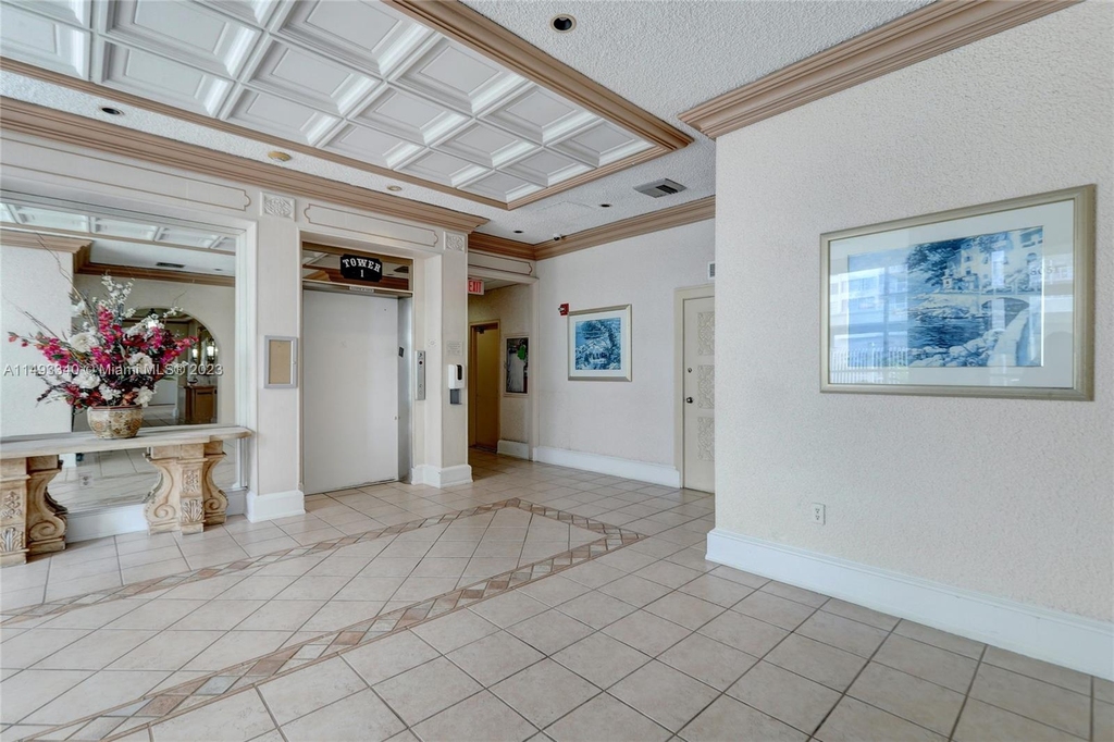 18021 Biscayne Blvd - Photo 20