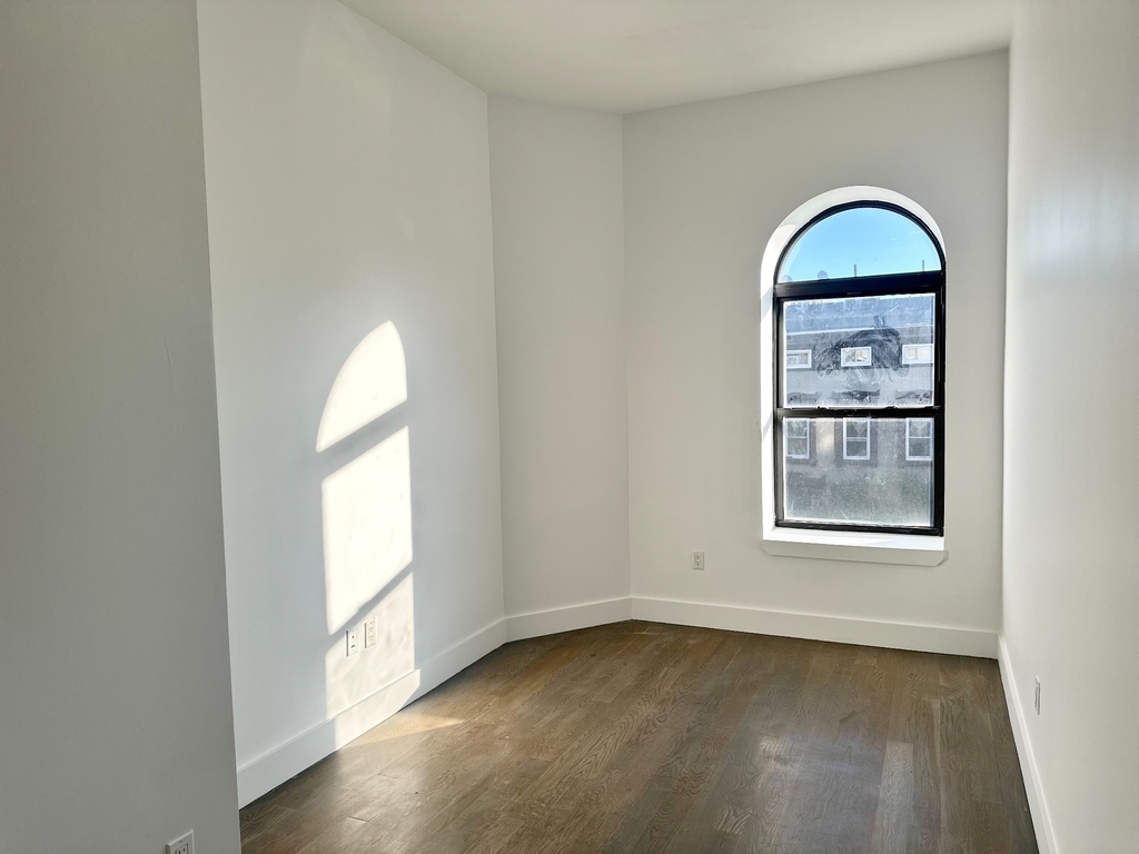 162 Stuyvesant Avenue - Photo 2