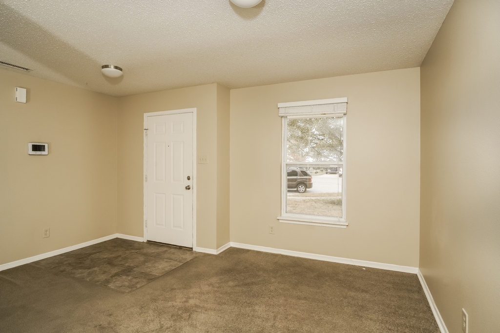 3328 Summer Breeze Circle - Photo 2