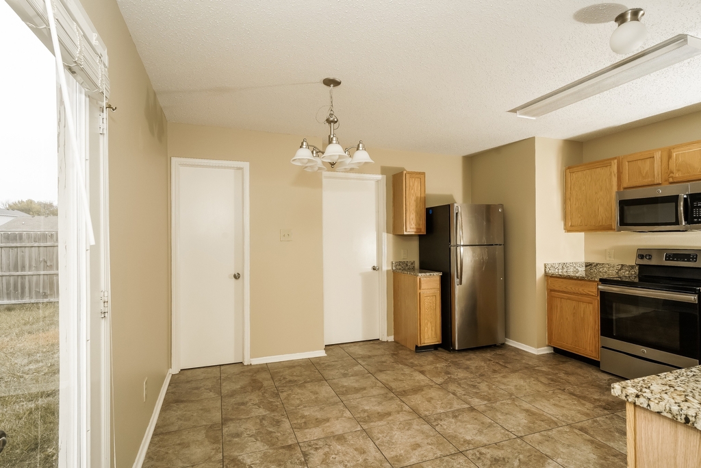 3328 Summer Breeze Circle - Photo 3