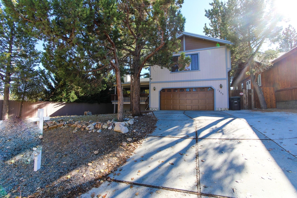 1253 Panorama Drive - Photo 0