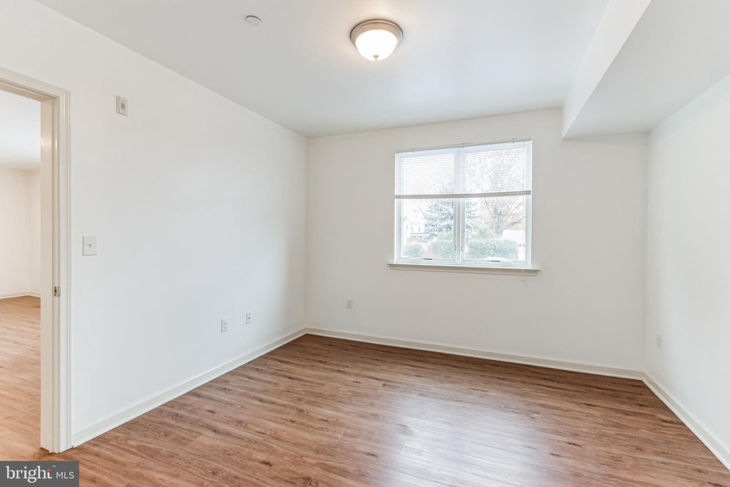 6157 Ridge Avenue - Photo 10