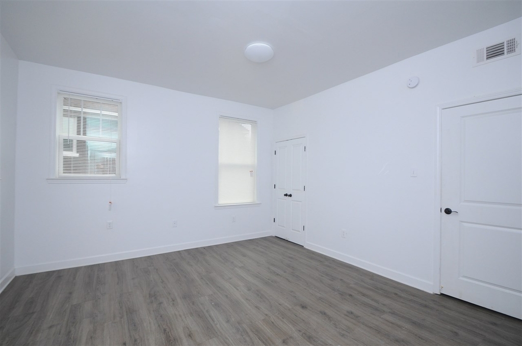 528 E Parkway - Photo 15