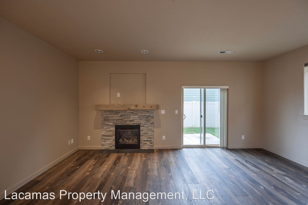 8025 Ne 62nd Cir. - Photo 1