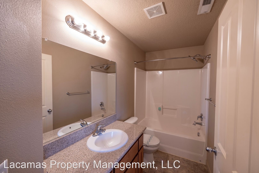 8025 Ne 62nd Cir. - Photo 12