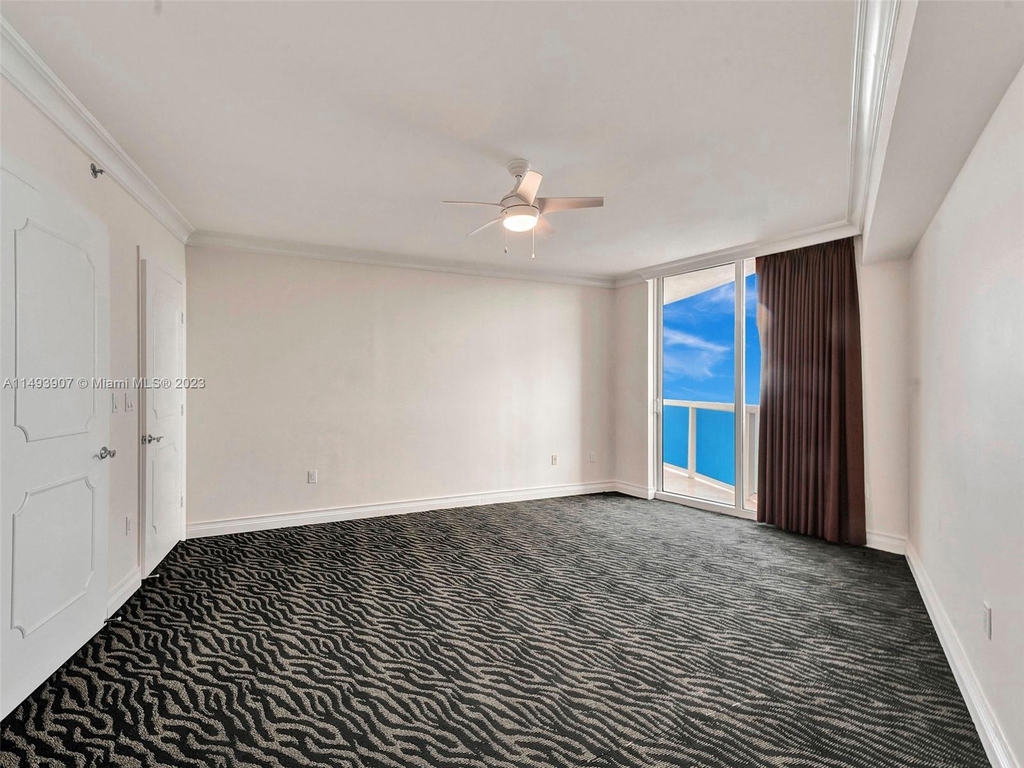 18911 Collins Ave - Photo 4