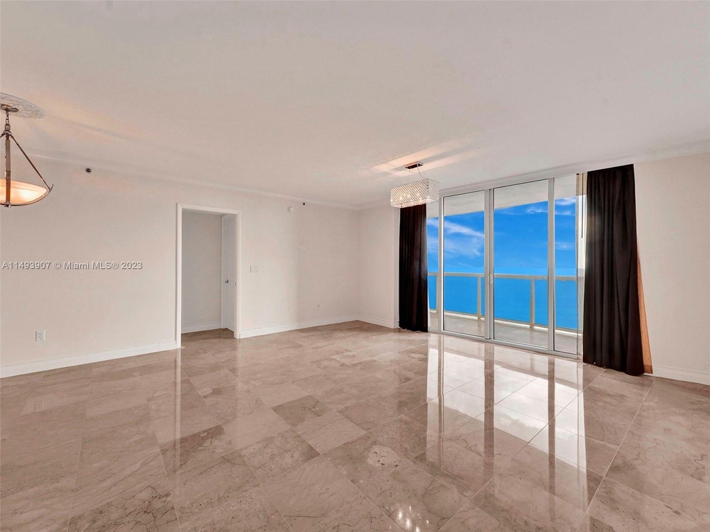 18911 Collins Ave - Photo 2