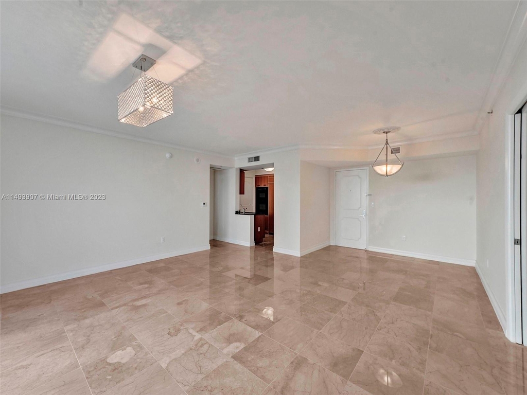 18911 Collins Ave - Photo 3