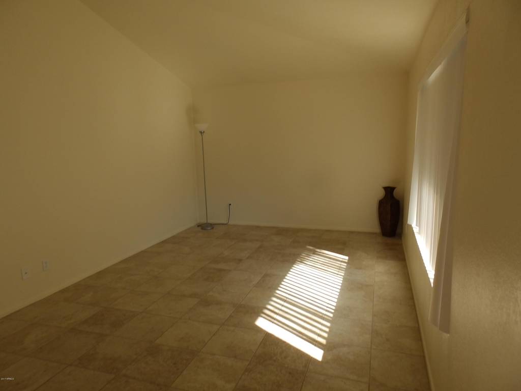 1402 E Guadalupe Road - Photo 2