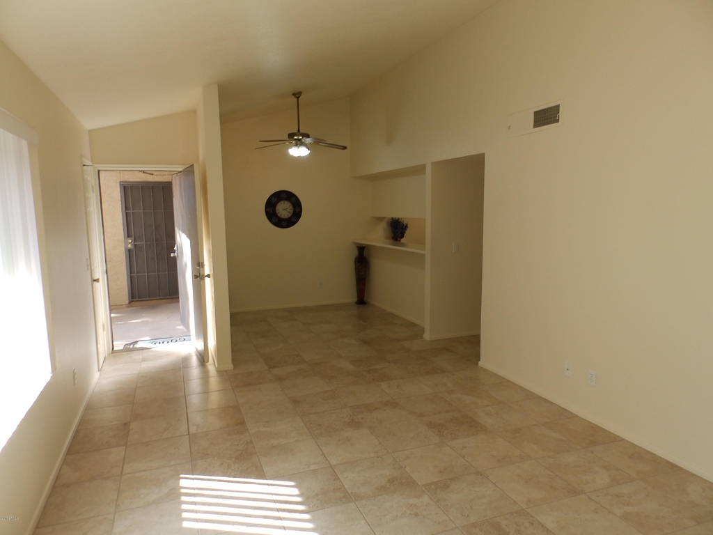 1402 E Guadalupe Road - Photo 3