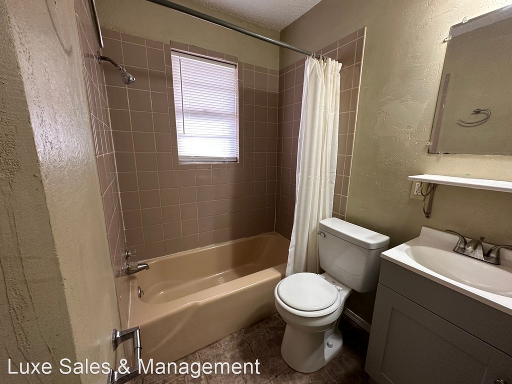 621 N Lotus Avenue - Photo 12