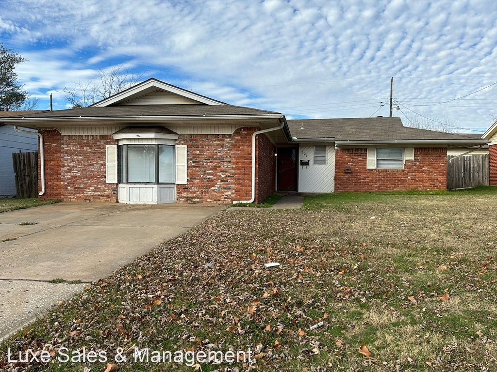 621 N Lotus Avenue - Photo 0