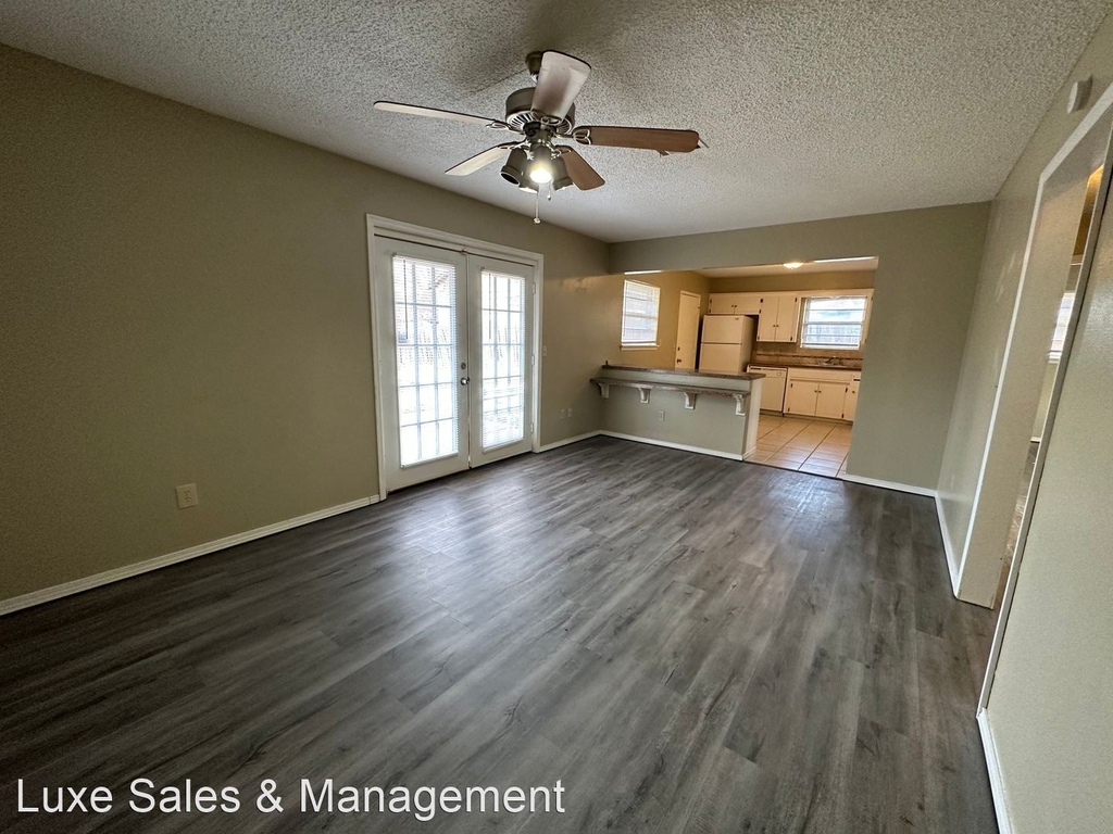 621 N Lotus Avenue - Photo 22