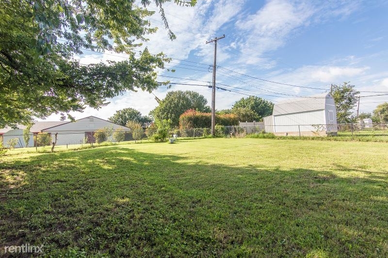 405 Rock Pl - Photo 2