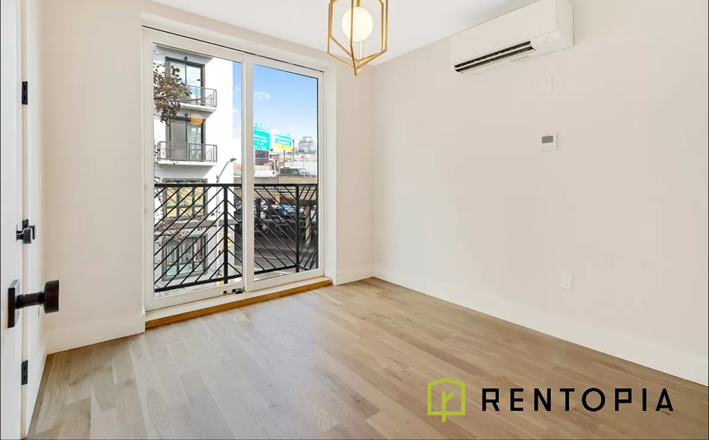 415 Manhattan Avenue - Photo 2
