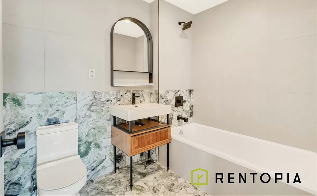 415 Manhattan Avenue - Photo 8