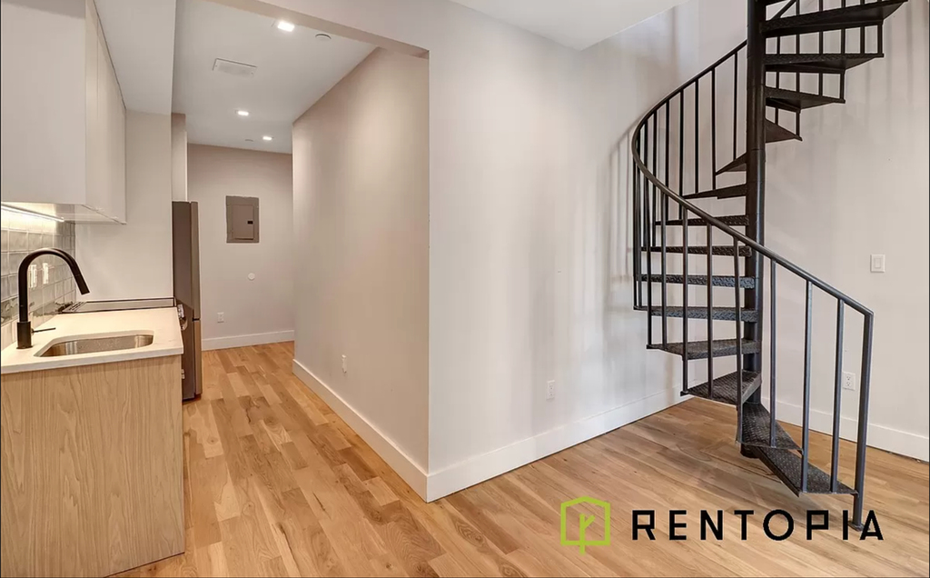 415 Manhattan Avenue - Photo 1