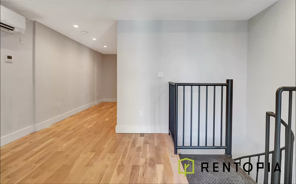 415 Manhattan Avenue - Photo 4