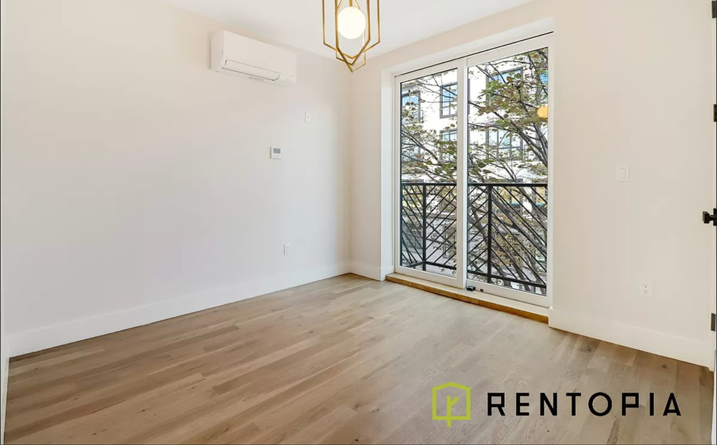 415 Manhattan Avenue - Photo 3