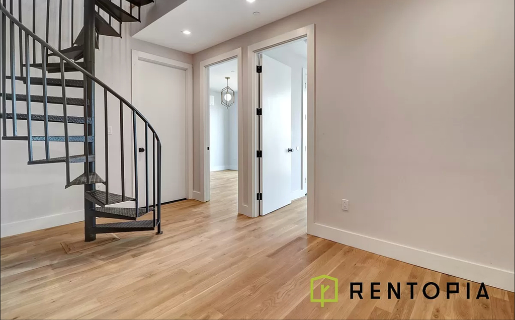 415 Manhattan Avenue - Photo 0