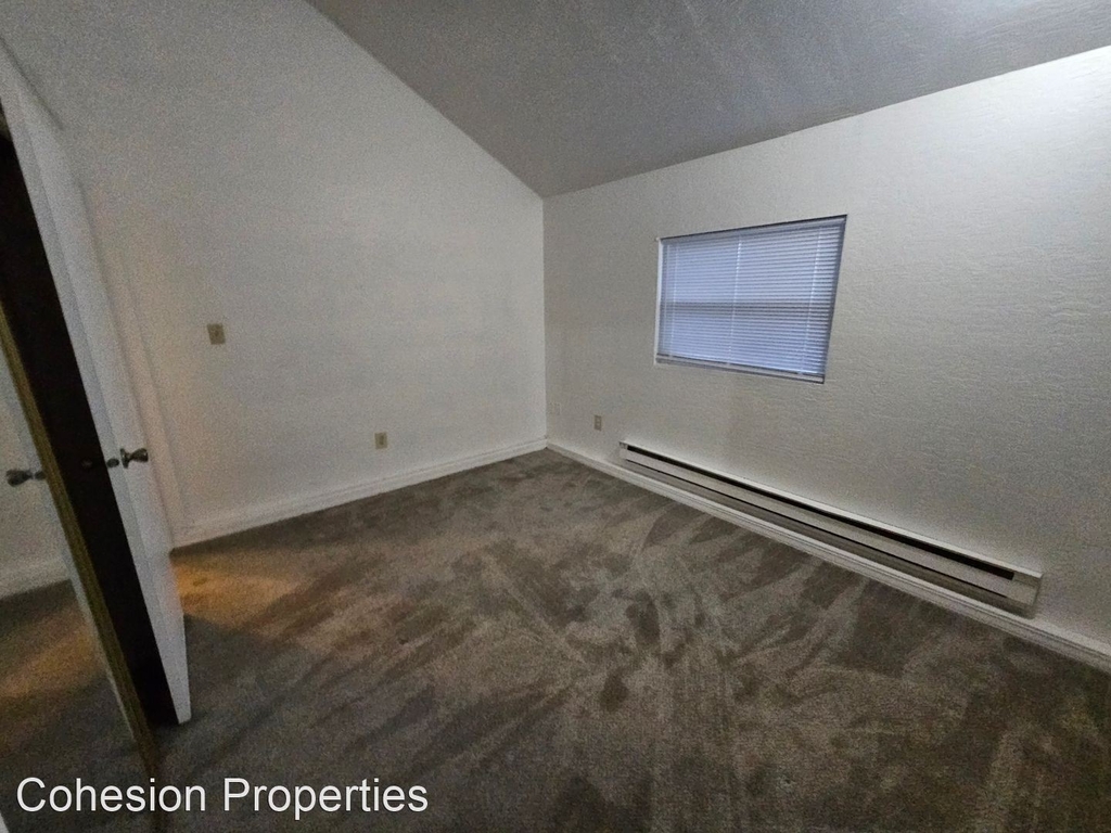 132 Hudson Ave - Photo 10