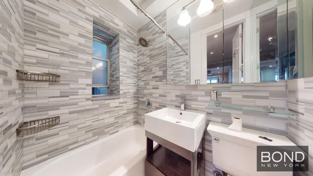 208 East 25th Street - Photo 3