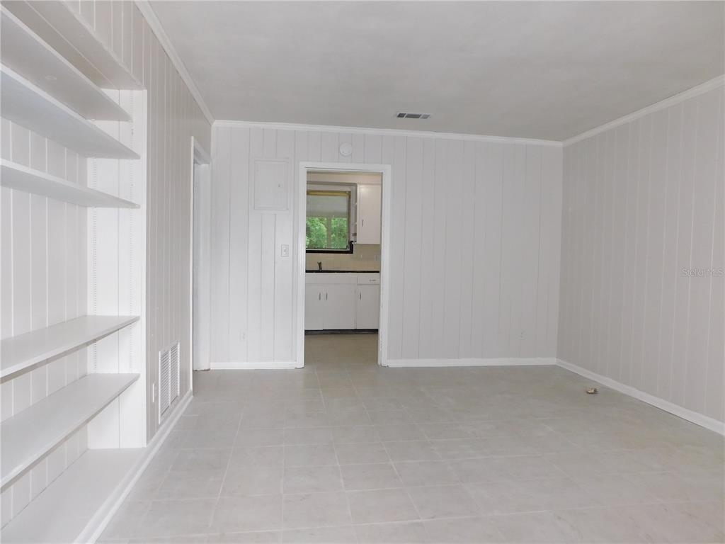 548 Ne 5th Avenue - Photo 1