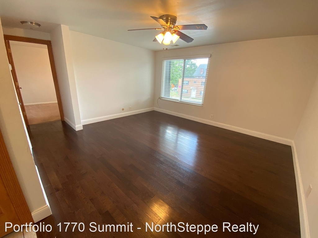 1770 Summit St - Photo 2