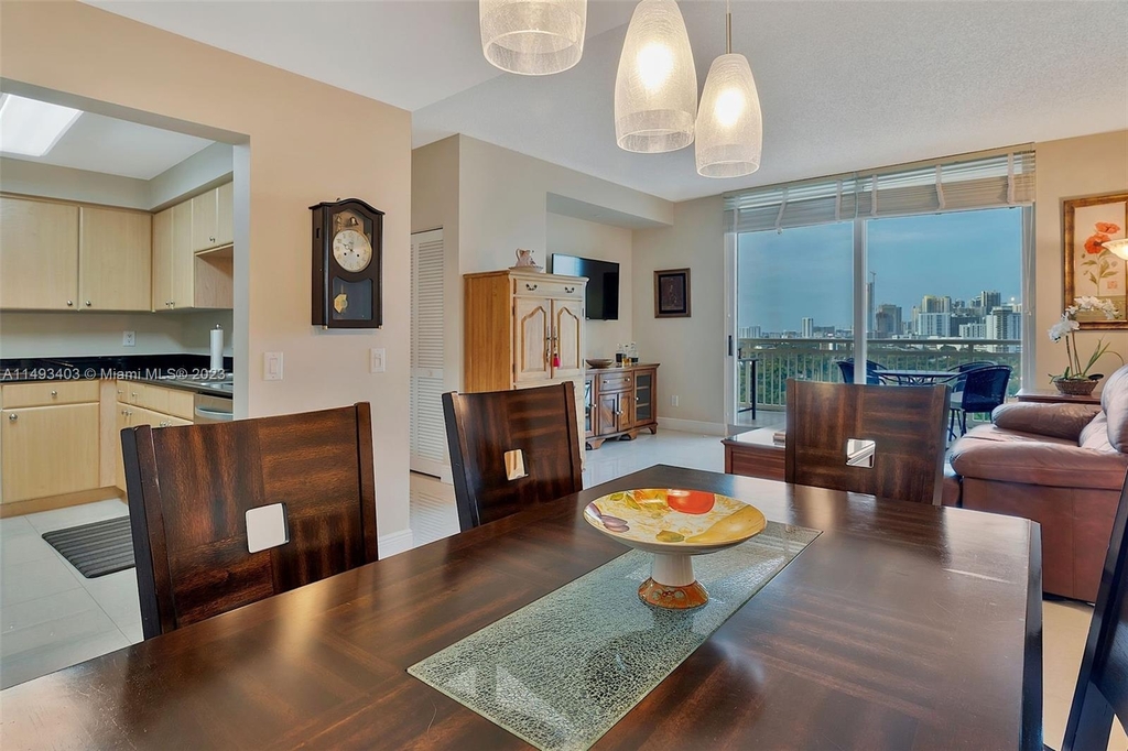 2475 Brickell Ave - Photo 3