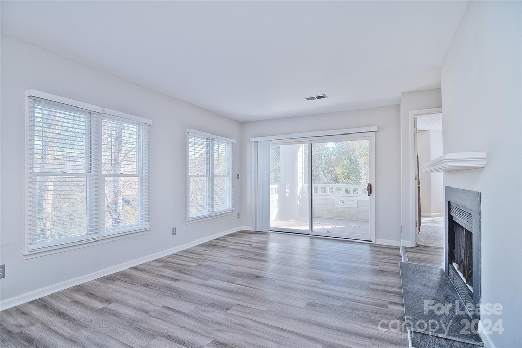 2715 Selwyn Avenue - Photo 6