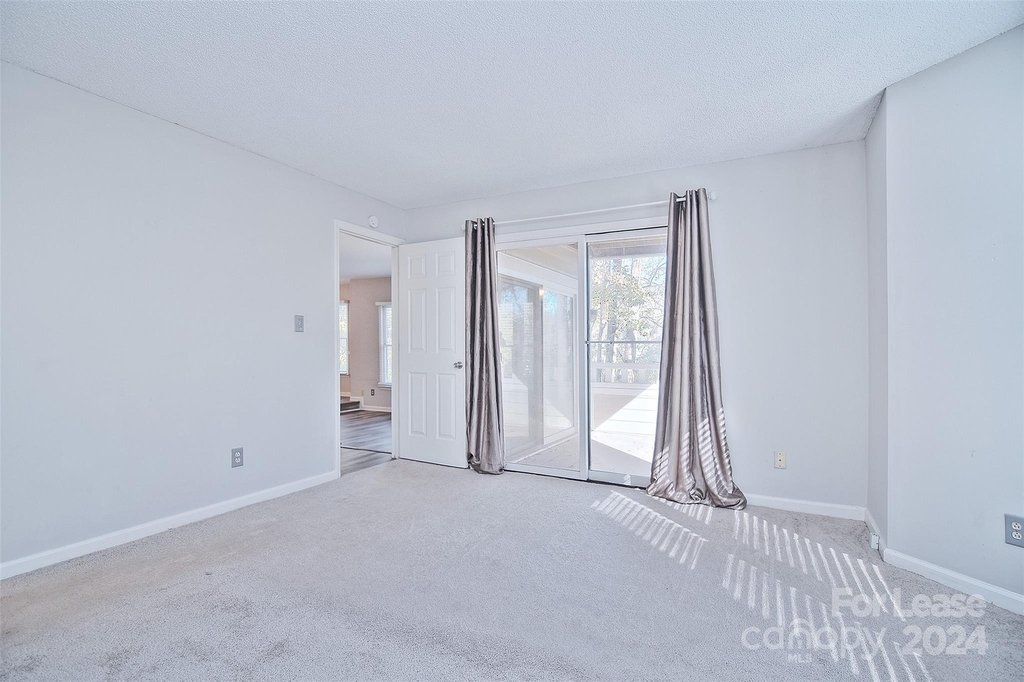 2715 Selwyn Avenue - Photo 22