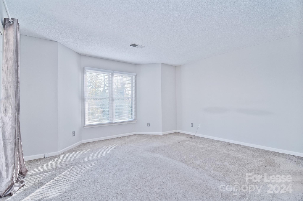 2715 Selwyn Avenue - Photo 20